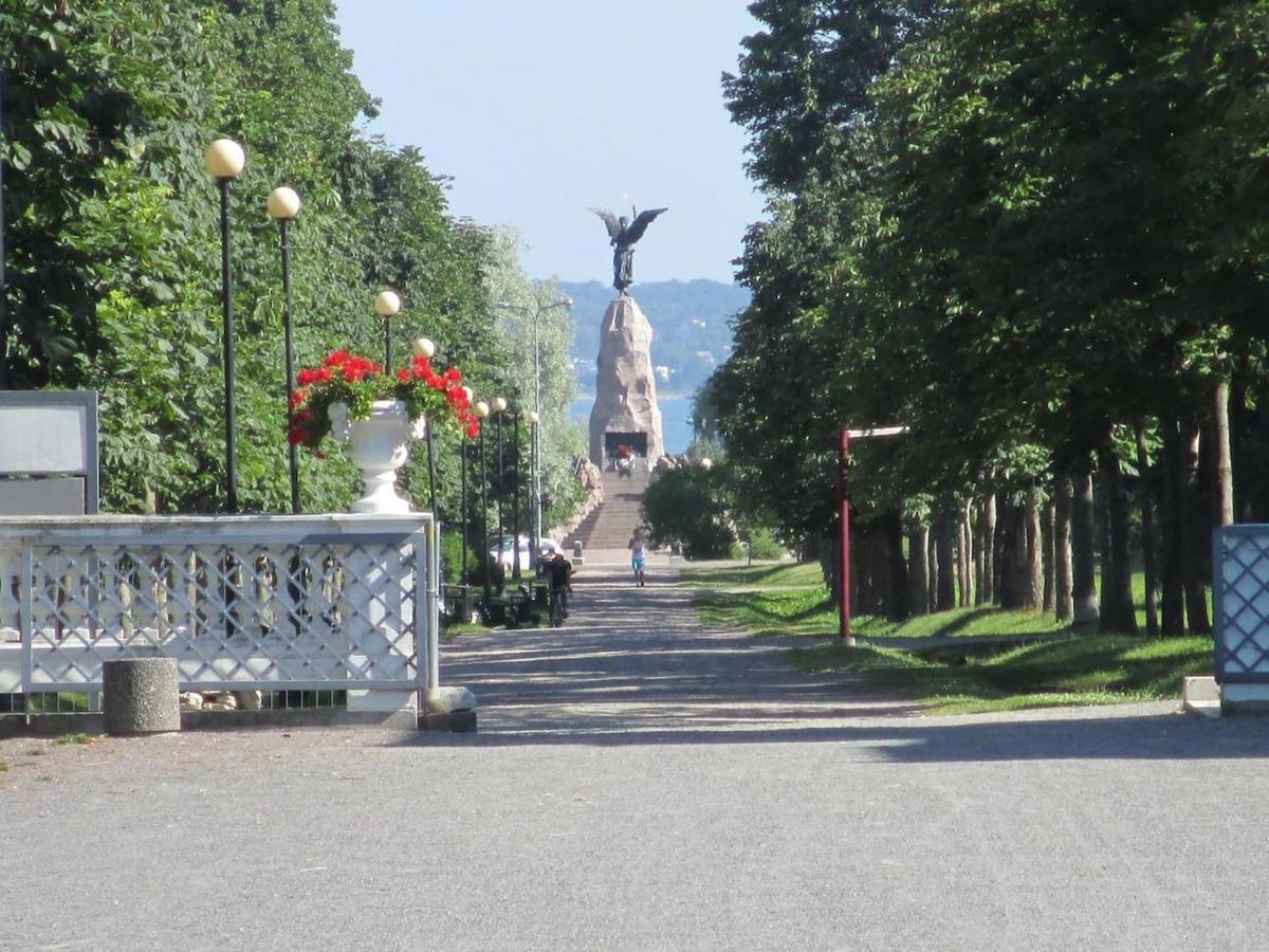 1 Bedroom Apartment Near Kadriorg Swan Pond Tallin Exterior foto